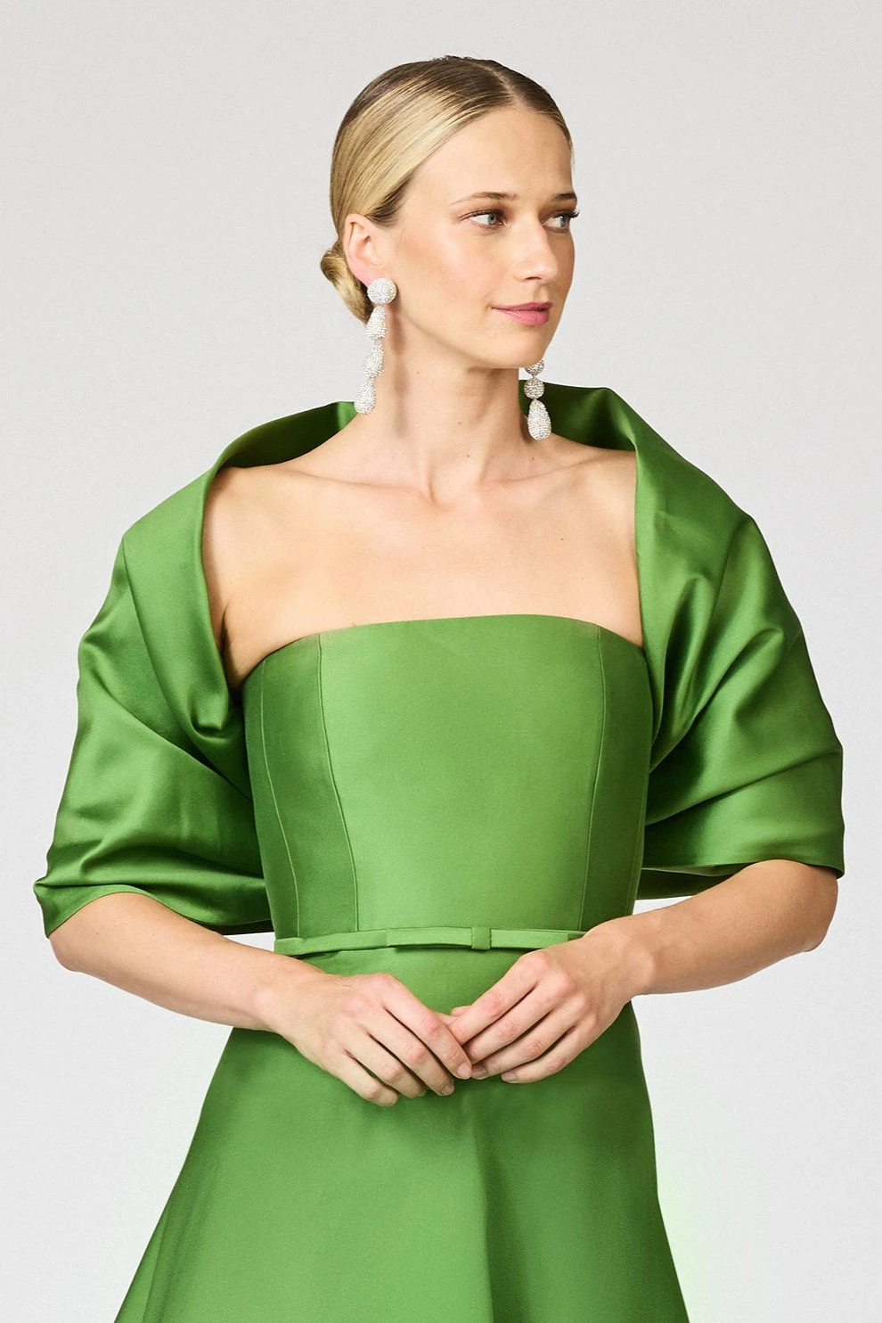 THE HUG SHAWL - GREEN GARNET 1 THE HUG SHAWL - GREEN GARNET