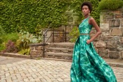 Lexie Top - Emerald Watercolor Floral -SACHIN & BABI Clothes SHOT 10 017 be2b4664 3d95 4f94 9b20 267503b1034b